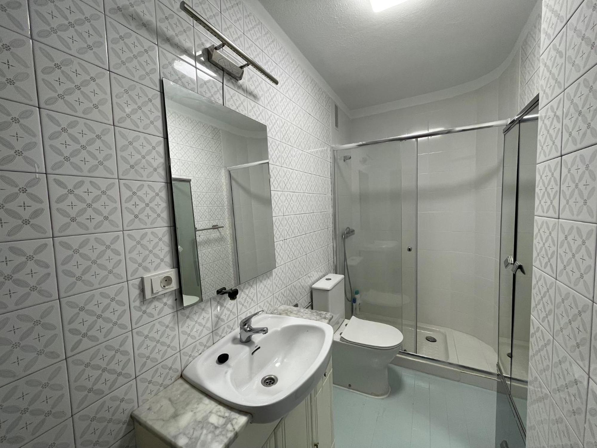 Centrico Piso En Calle Floranes * Santander